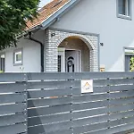 Szürke Balatonkenesén * Balatonkenese