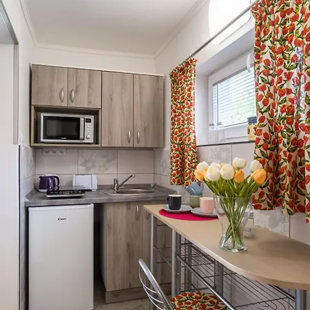 Szuerke Vendeghaz Balatonkenesen * Balatonkenese