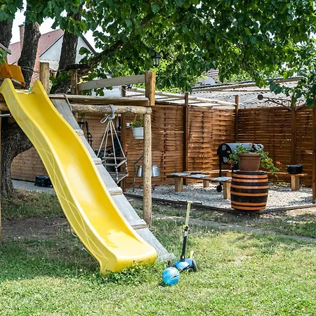 Szuerke Vendeghaz Balatonkenesen Apartament Balatonkenese