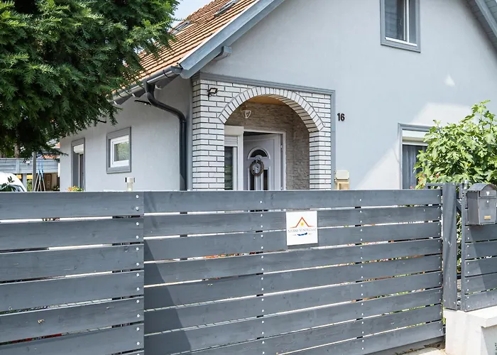 Szuerke Vendeghaz Balatonkenesen * Balatonkenese